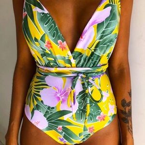 LIKE NEW~One Piece Swimsuit Deep V Monokini